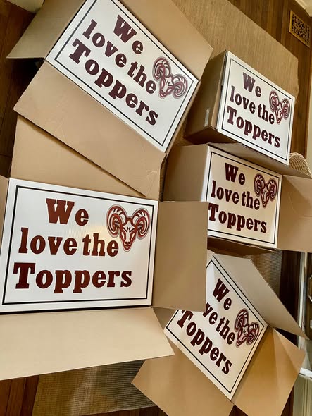 Custom printed yard sign with stakes for lawn display